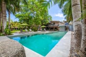 8BR, Private Jungle Villa, Just 5-Minutes to Town