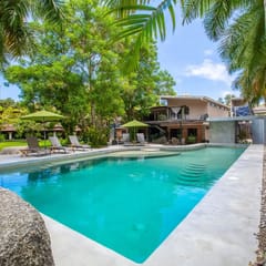 8BR, Private Jungle Villa, Just 5-Minutes to Town