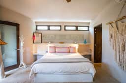 8BR, Private Jungle Villa, Just 5-Minutes to Town - Image 3