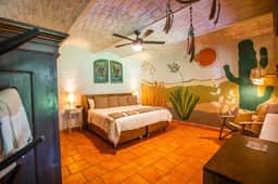 8BR, Private Jungle Villa, Just 5-Minutes to Town - Image 4