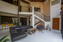 One Of A Kind Beautiful Home 5-minutes From Town - Image 3