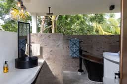 One Of A Kind Beautiful Home 5-minutes From Town - Image 2