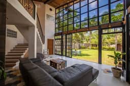 One Of A Kind Beautiful Home 5-minutes From Town - Image 4