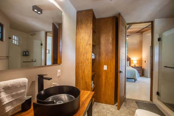 One Of A Kind Beautiful Home 5-minutes From Town - Image 5