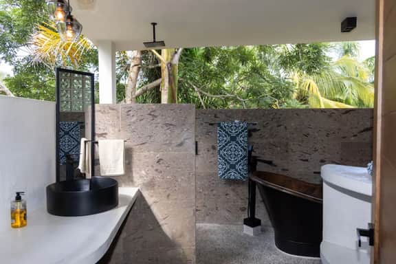 One Of A Kind Beautiful Home 5-minutes From Town - Image 2