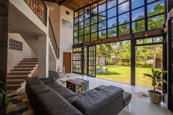 One Of A Kind Beautiful Home 5-minutes From Town - Image 4